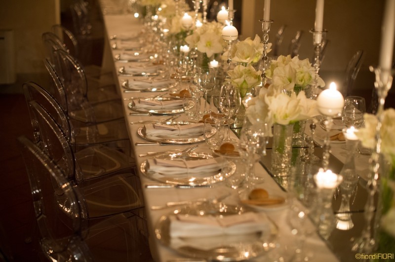 Tavolo imperiale con l'atmosfera delle candele